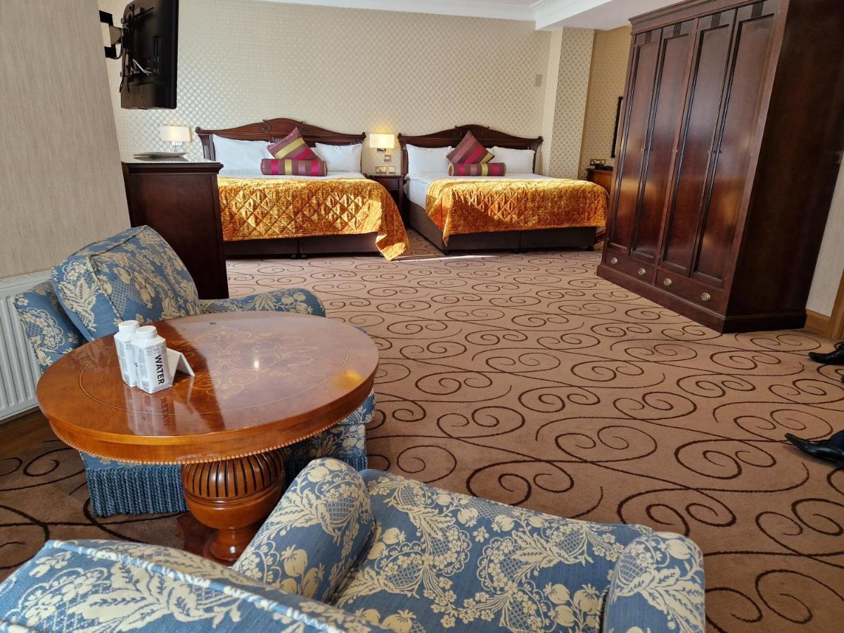 Lawlors Hotel